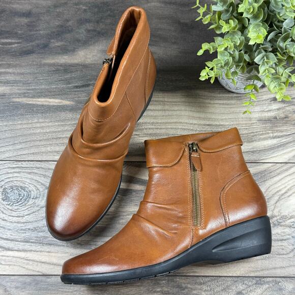 NEW Unstructured by Clarks 9.5M Rosely Zip Dark Tan Leather Ruched Ankle Boots - Picture 2 of 12